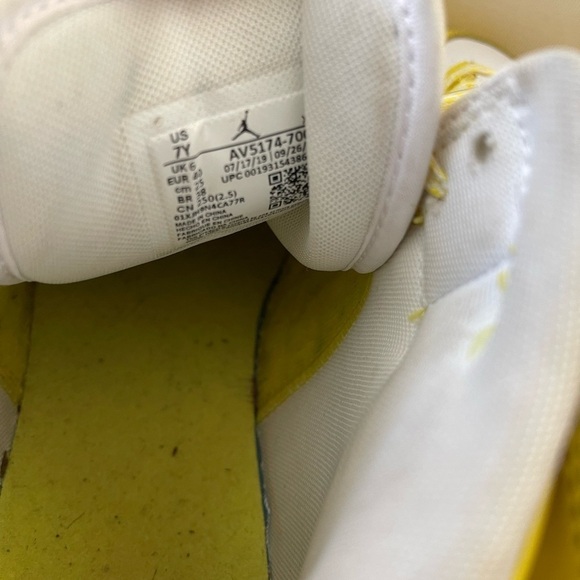 Air Jordan 1 Mid SE GS 'Rose Patch Dynamic - Picture 7 of 10